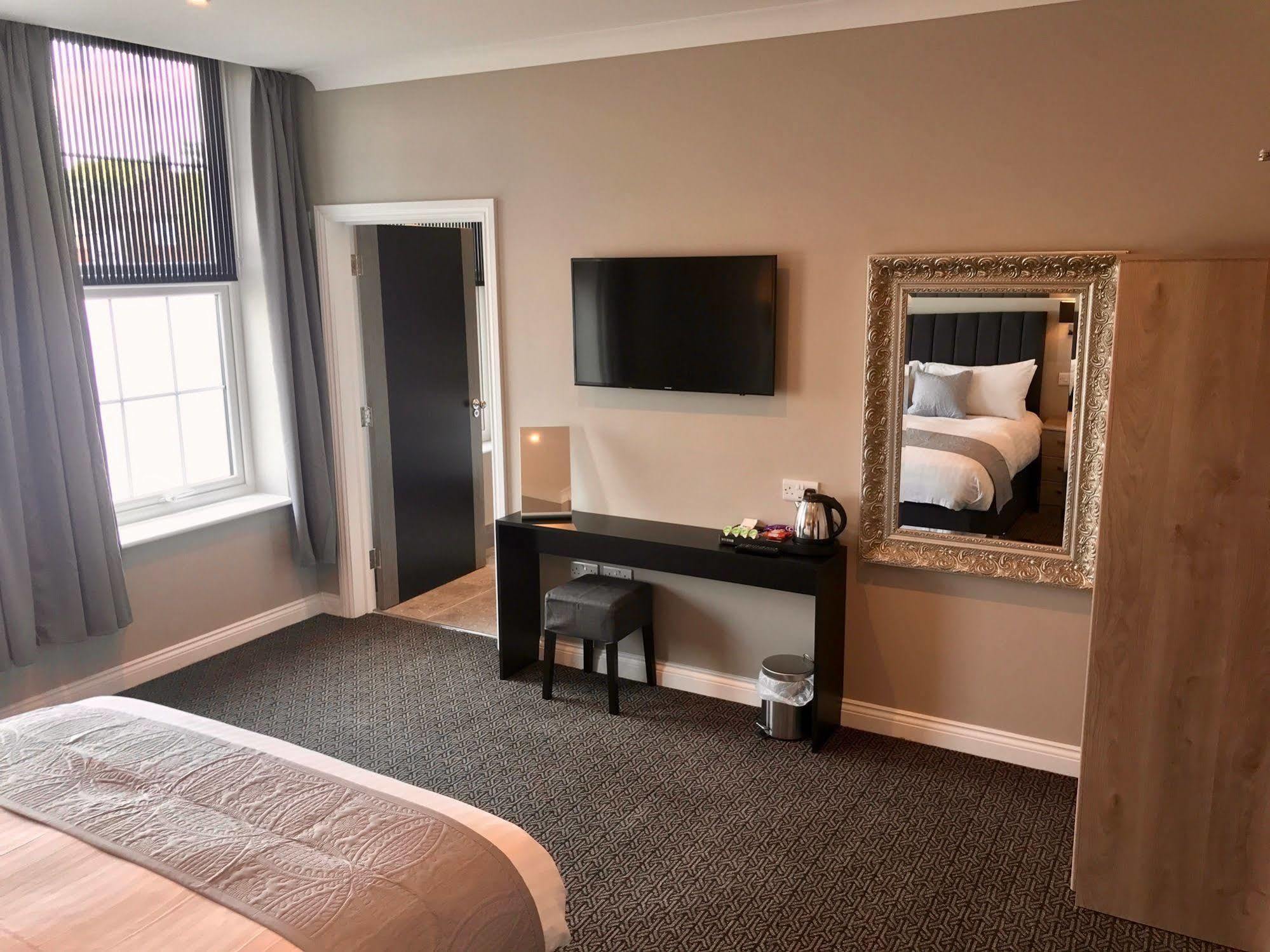 The Raven Hotel คอร์บี ภายนอก รูปภาพ