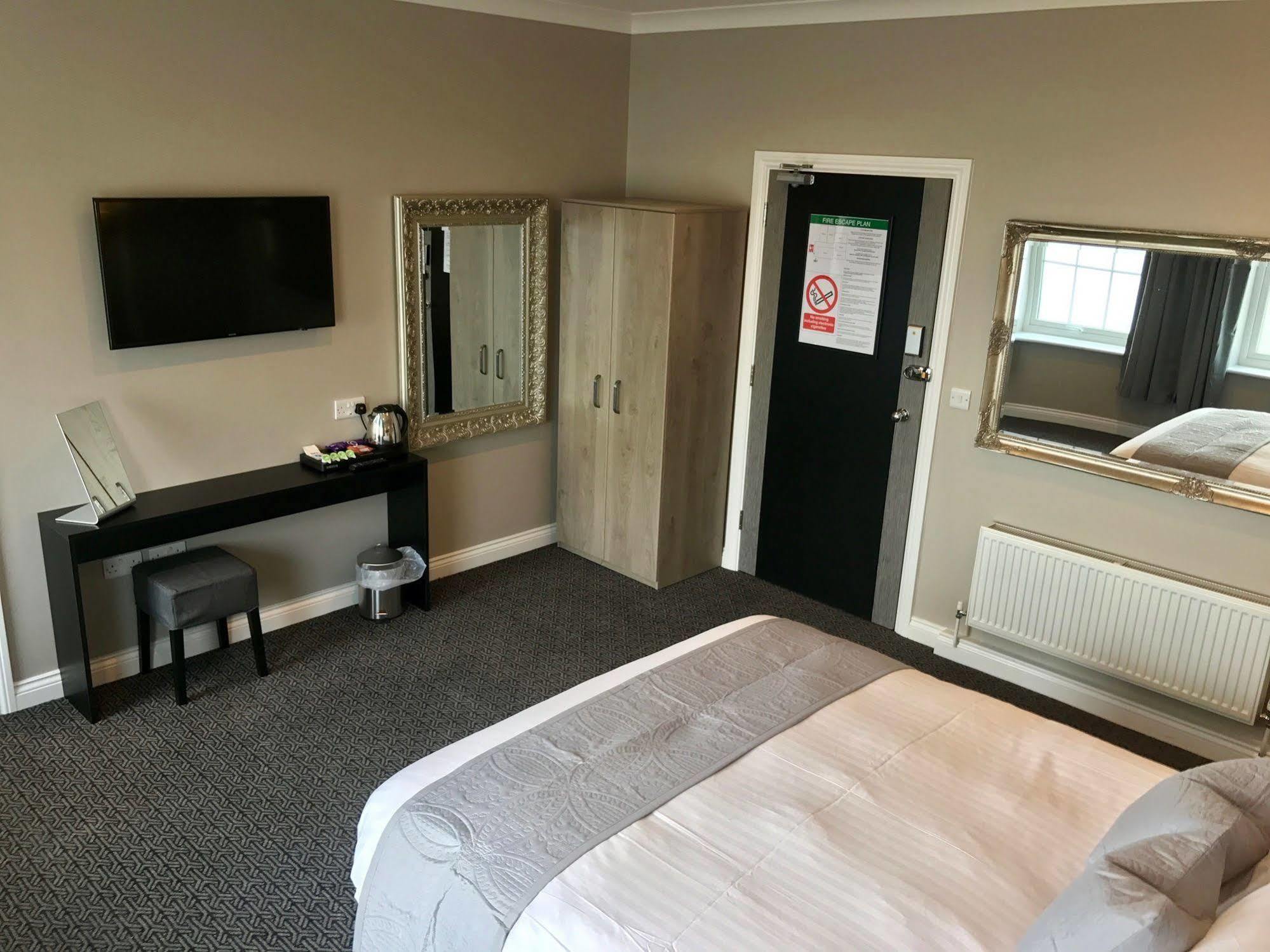 The Raven Hotel คอร์บี ภายนอก รูปภาพ